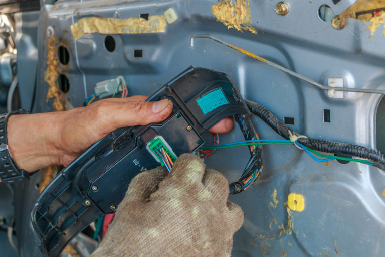 fixing wire switches emergency access: car and door unlocking services in winter park, fl – available 24/7